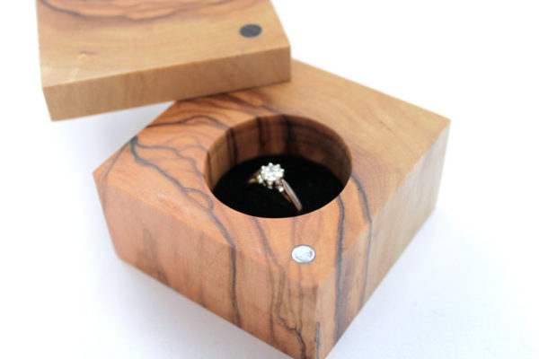 Olive ring box
