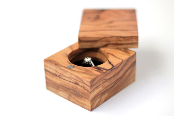 Olive ring box